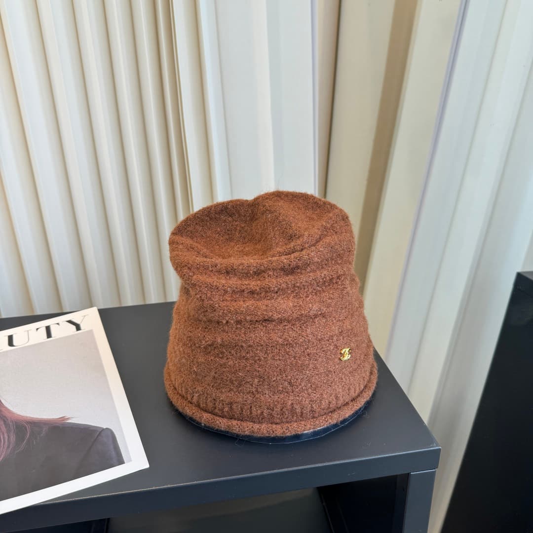 C29907 New Chanel beanie – high-quality and stylish, absolutely popular! The quality is excellent, and it’s a great choice for wearing on the street. It’s a must-have item for fashion lovers. Buy it now! — image 1