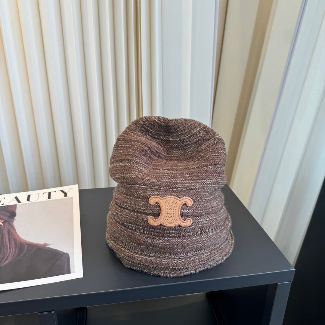 C29899 The new Seline cap features high-quality materials and a stylish look – absolutely amazing! It’s very well-suited for wearing on the street. It’s a must-have item for any fashion lover. Buy it now! — image 1