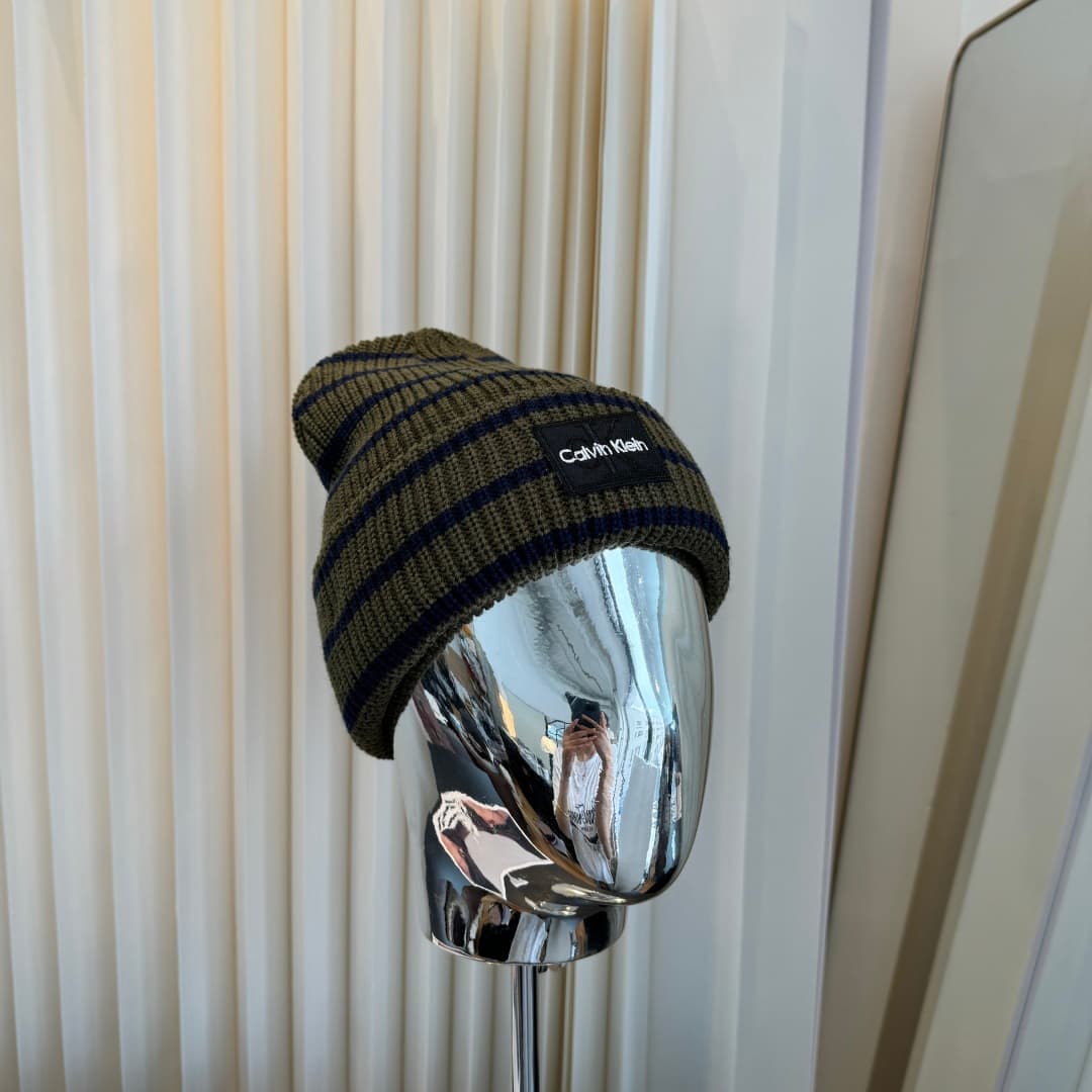 C29896 The new Seline cap features high-quality materials and a stylish design. It’s extremely popular! The quality is excellent, and it pairs well with many outfits. It’s a must-have item for any wardrobe. Buy it now! — image 1