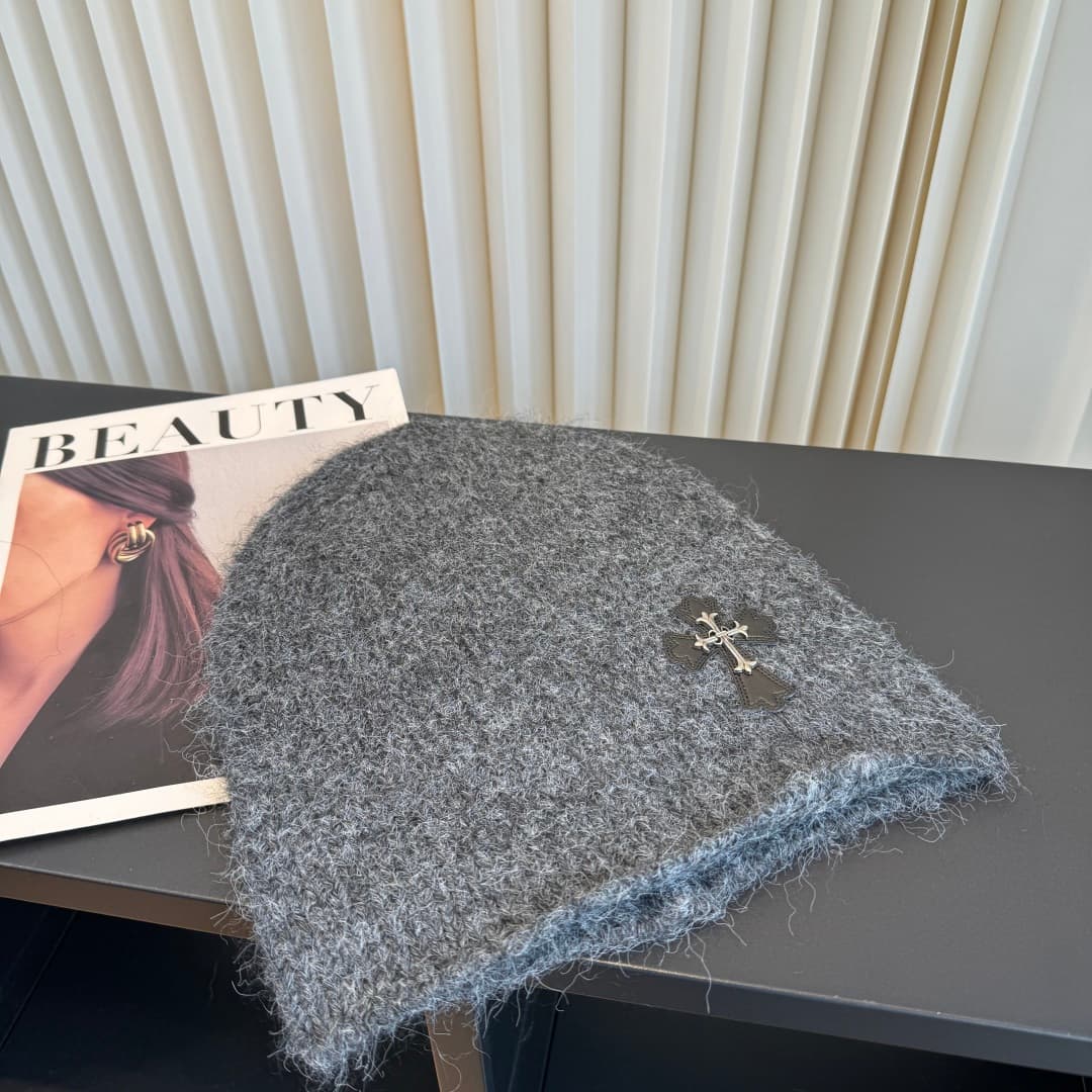 C29894 The new Seline beanie features high-quality materials and a stylish design – absolutely amazing! It’s a great choice for wearing on the street. It’s very fashionable and essential for any outfit. Buy it now! — image 1