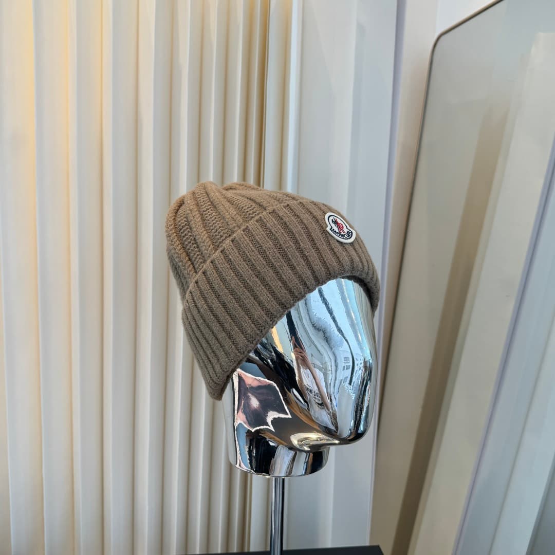 C29886 The new Mengkou knitted cap features high-quality materials and a stylish look. It’s absolutely amazing! The quality is excellent, and it goes well with any outfit. It’s a must-have item for anyone who wants to stay trendy. Buy it quickly! — image 1