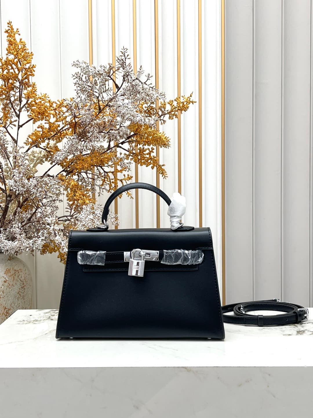 C4901 💰 Hermès Kelly 22cm black-silver Box leather 💫||✨ When the craftsmanship of Hermès is combined with the smooth, shiny texture of Box leather, this Kelly 28 black-silver model becomes a “celestial moon” in my heart! As a classic model at the entry-le — image 1