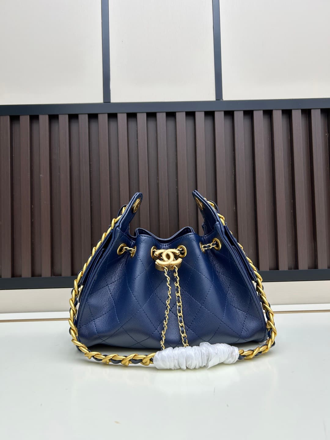 C829 Caviar’s new mini version of Chanel 25 handbag|||The newly popular bag “Chanel 25bag” is another “It Bag” following Chanel 22bag! It features a classic and practical design, incorporating the three iconic elements of the brand: chevron-stitched patte — image 1
