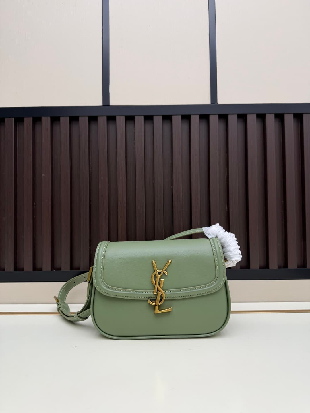 C8671 The new small-sized bags from Saint Laurent are always trendy – you only really understand what “never goes out of style” means when you wear them 🖤 It’s no exaggeration; Saint Laurent’s black bags are exactly the kind of designs that create a stron — image 1