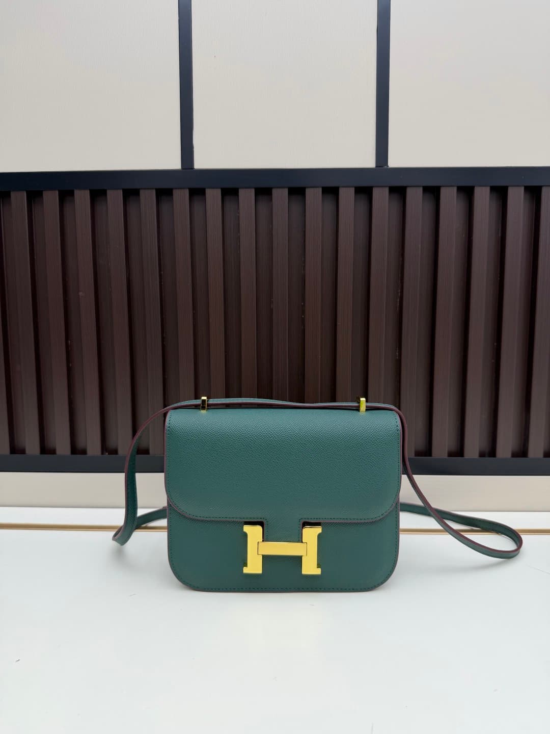 C4787 The flight attendant’s bag is a small size 💰. I really love this Hermès Kangkang bag – it’s just like the “white moonlight” in my mind. The color is extremely gentle. The shape of the bag is very elegant. I usually pair it with light-colored clothes — image 1