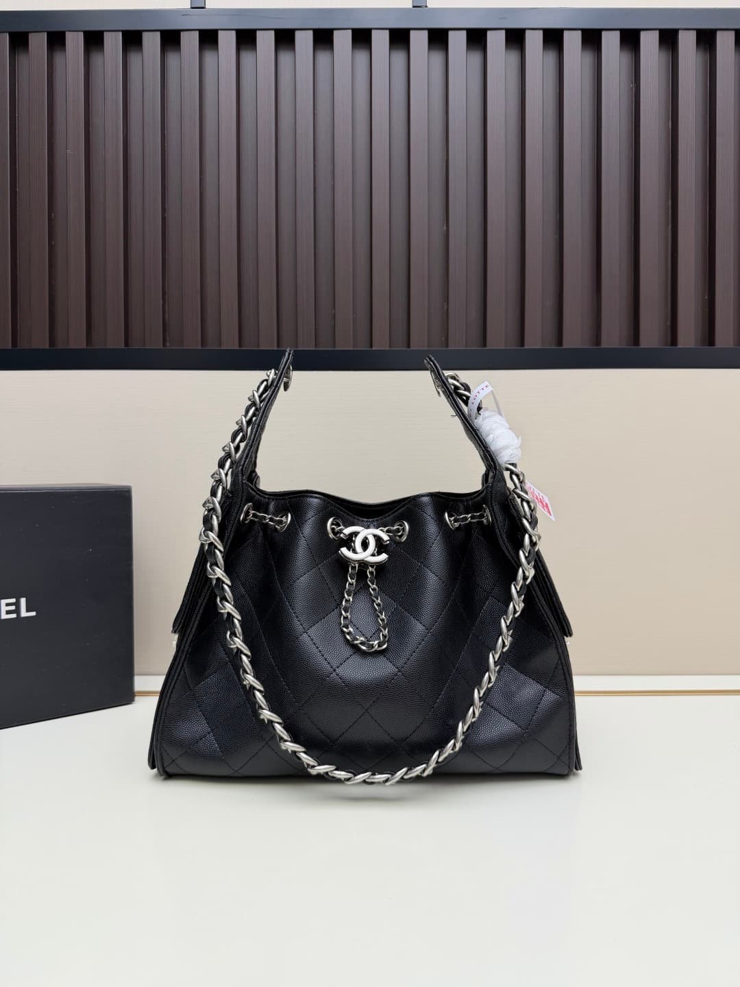 C701 New model 💰 Chanel 25 handbag ||| The new “Chanel 25bag” bag is another “It Bag” in the Chanel line! It features a classic and practical design, incorporating all three iconic elements of the brand: chevron-stitched patterns, leather straps, and doub — image 1