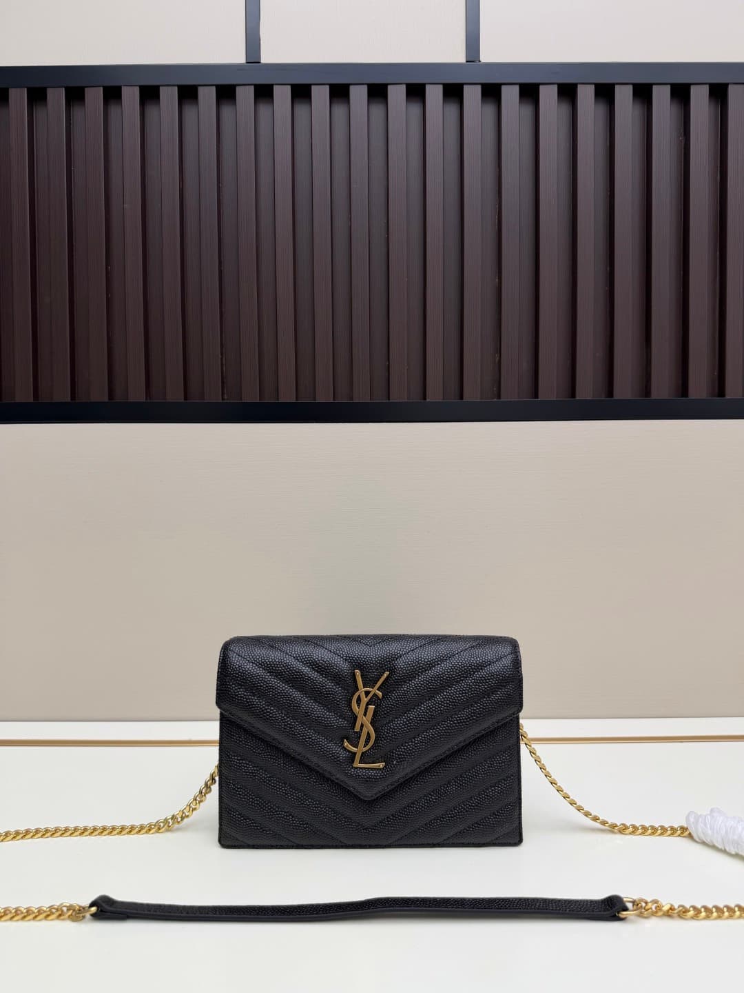 C8659 YSL Saint Laurent has released a hit product 👉 I have to say that (Saint Laurent)💗 The chain bag is extremely popular in the fashion world. This established French luxury brand has a special charm; LOOK lacks no highlights💫! The bag is made from imp — image 1