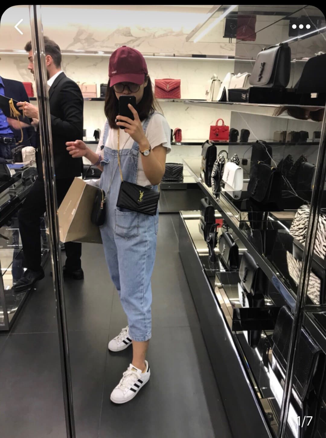 C8655 YSL Saint Laurent has released a hit product 👉 I have to say that (Saint Laurent)💗 The chain bag is extremely popular in the fashion world. This established French luxury brand has a special charm; LOOK doesn’t lack highlights💫! The bag is made from — image 1