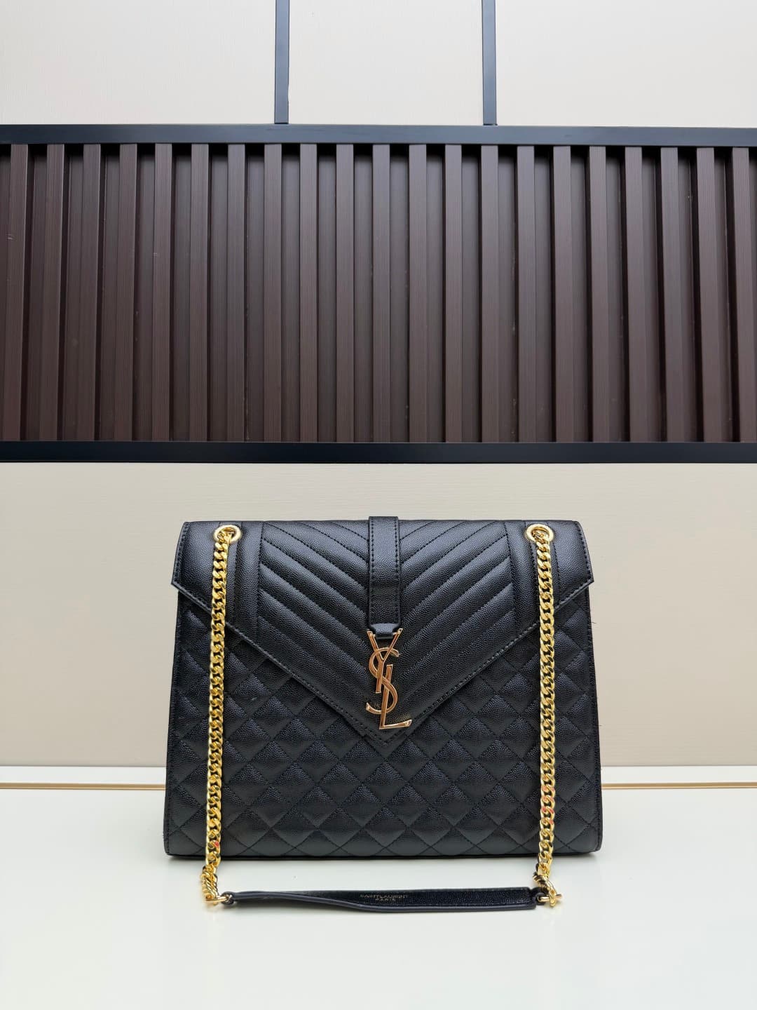 C8653 The latest version of the SaintLaurent&SLP counter in the grid pattern. Exclusive to this store: decorative interlocking metal YSL logo, flawless hardware, original ball-shaped texture, excellent feel, exquisite craftsmanship. Shoulder bag with cros — image 1