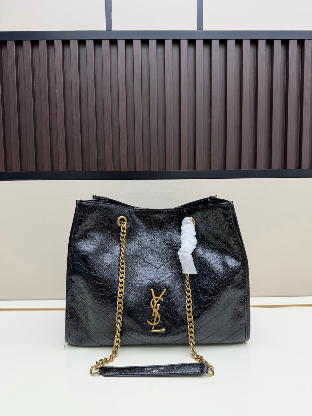 C8643 New large-sized 💰 YSL NIKI shopping bag – new model! |||| The new Saint Laurent shopping bags released this year have a golden logo, and the chain is also gold-colored; they are very eye-catching. There are two sizes: the large size can be used as a — image 1
