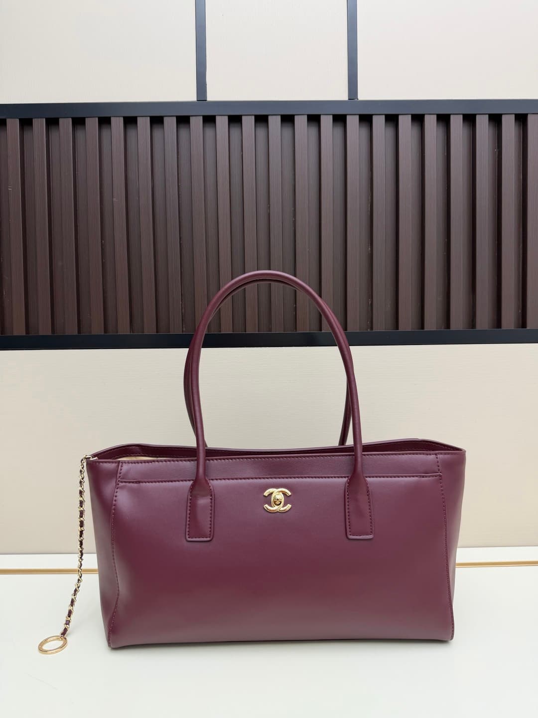 C3226 Plain weave, crocodile pattern 𝐂𝐡𝐚𝐧𝐞𝐥𝟐𝟎𝟐𝟔 Spring/Summer show collection — image 1