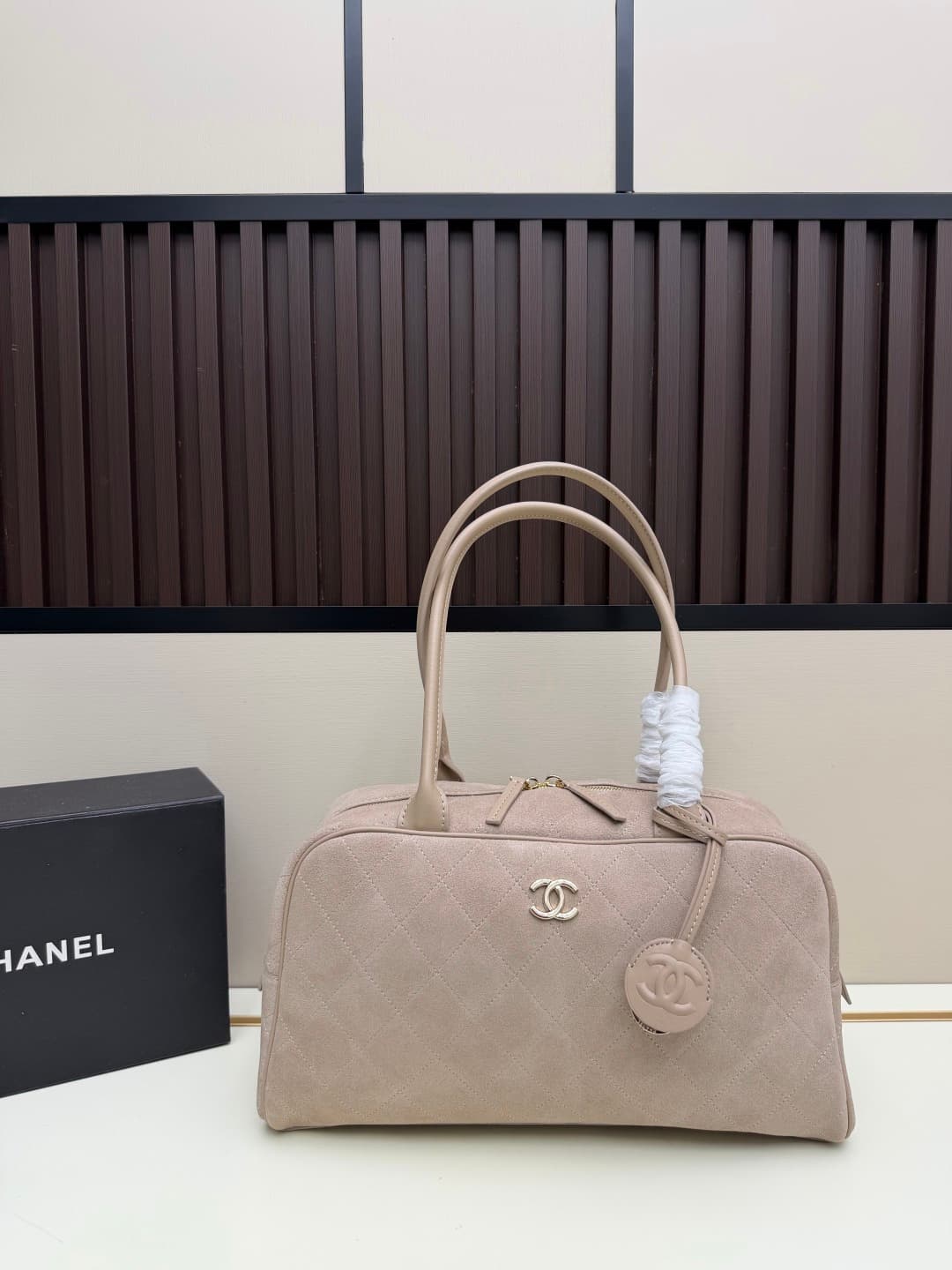 C674 .𝐂𝐡𝐚𝐧𝐞𝐥 𝟐𝟔𝐬𝐬 New Bowling Bag Model — image 1