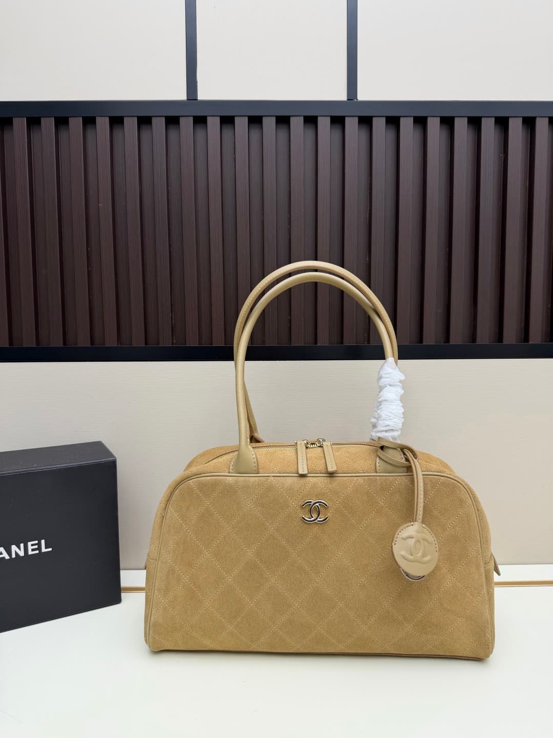C673 .𝐂𝐡𝐚𝐧𝐞𝐥 𝟐𝟔𝐬𝐬 New Model Bowling Bag — image 1