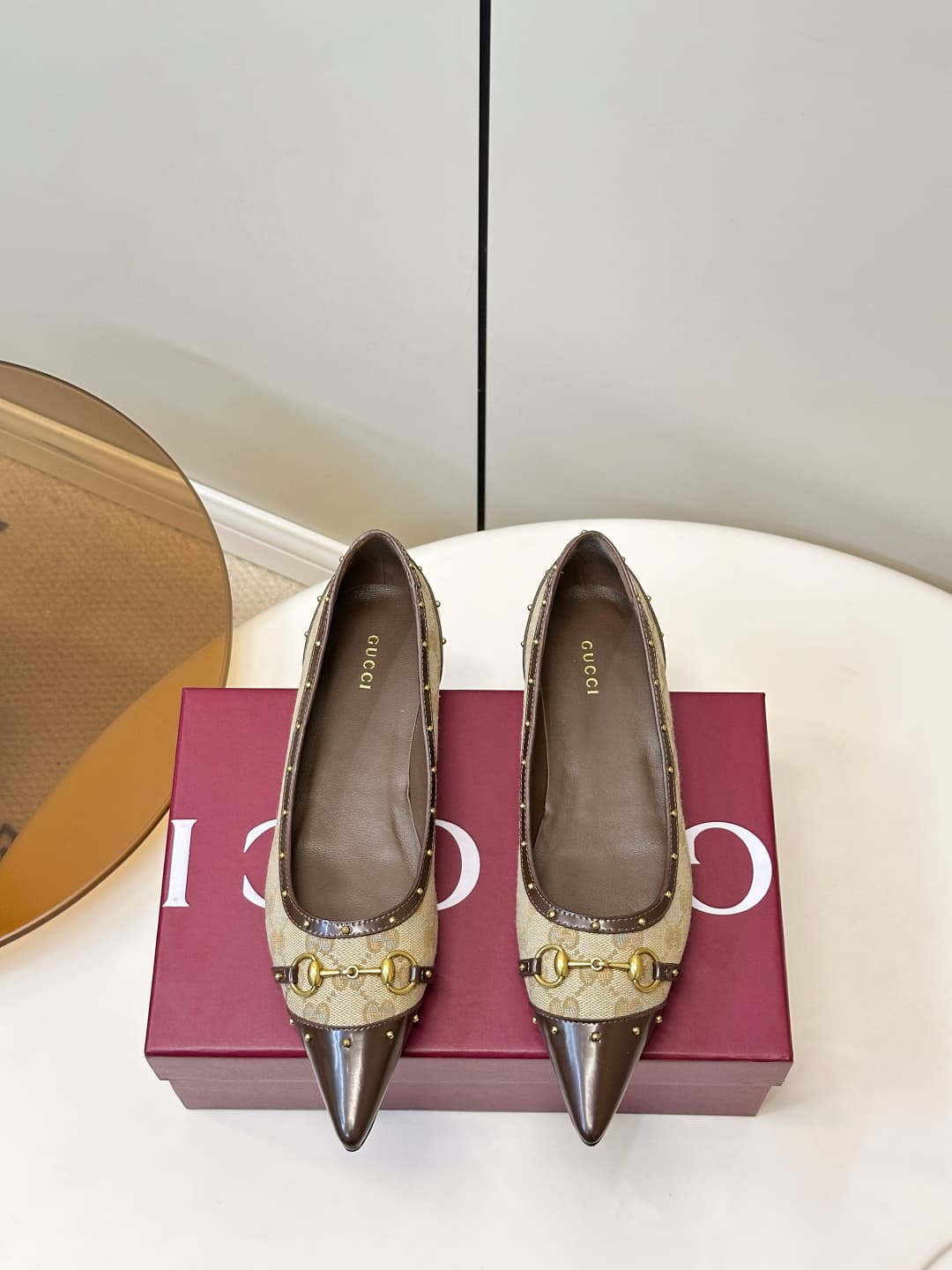 D6893 Gucci 26ss Gucci buckle rivet pointed classic monogram flat shoe — image 1