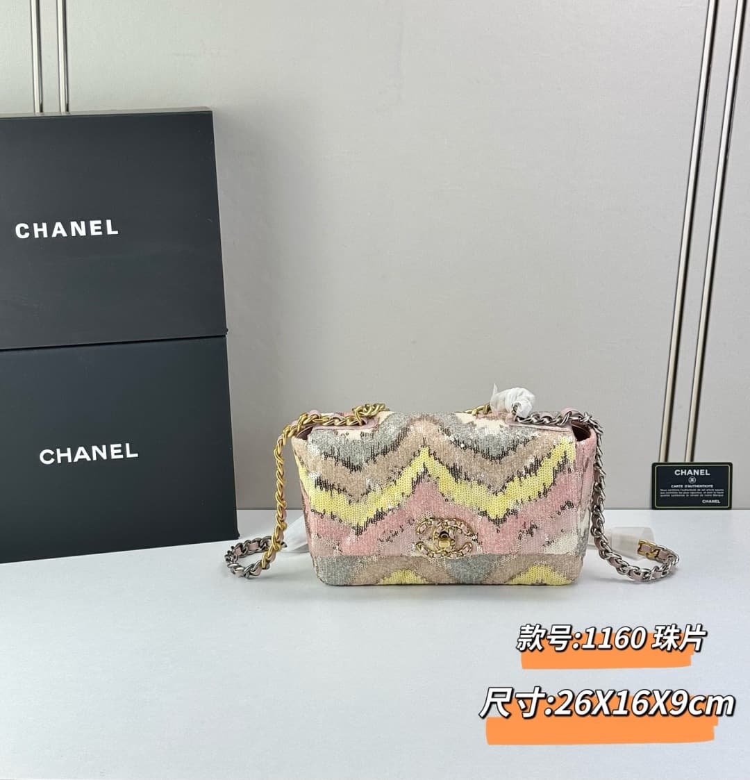 C791 🌸 Chanel 19 bag’s classic sequin-lined clasp bag — image 1