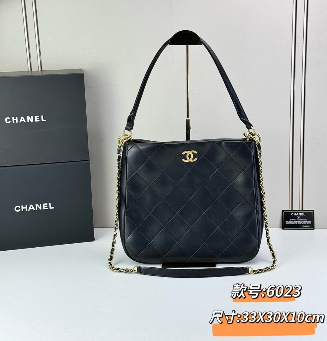 C796 🌸 Chanel 23A shoulder strap hippie bag 200 — image 1