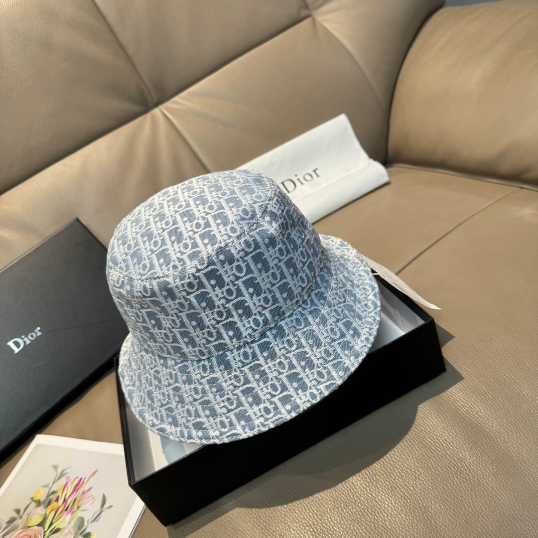 C29873 Packaged in a bag, Dior new model fisherman hat – top quality version. Customized according to the mold 1:1. Made from original denim weave fabric and pure cotton lining; lightweight and breathable! Excellent quality. Basic head circumference: 57. — image 1