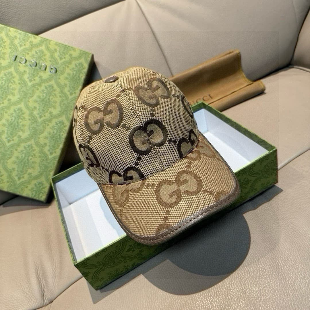 C29862 Packaged in a bag, Gucci new model baseball cap. Large “G” logo, custom-made by 1:1. Made from original canvas material and top-grade cowhide, lightweight and breathable! Basic head circumference: 56; adjustable clip. — image 1