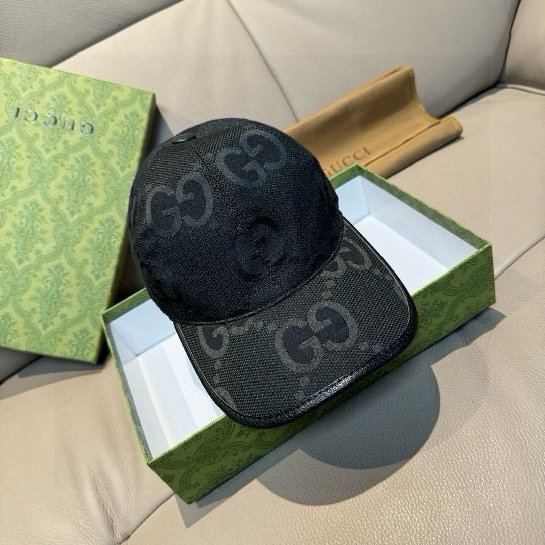 C29861 Packaged in a cloth bag. Gucci new model baseball cap, large “G” logo. Customized by 1:1. Made from original canvas material and top-grade cowhide leather – lightweight and breathable! Basic head circumference: 56; adjustable clip. — image 1