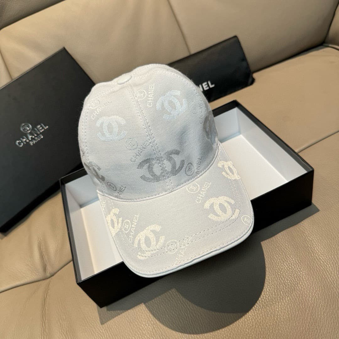 C29853 Packaged in a bag, Chanel classic original baseball cap. Features the classic “double C” logo. Custom-made according to the mold 1:1. Made from premium canvas material and top-grade cowhide leather – very lightweight and breathable! The quality is — image 1