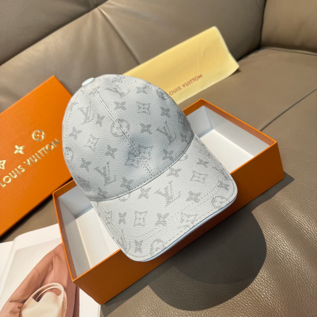 C29844 It comes with a packaging bag. It’s a classic LV baseball cap – featuring classic monogram patterns. It is custom-molded and designed by 1:1. The cap is lined with genuine PU leather and top-grain cowhide, and it’s in extremely high quality. The ba — image 1