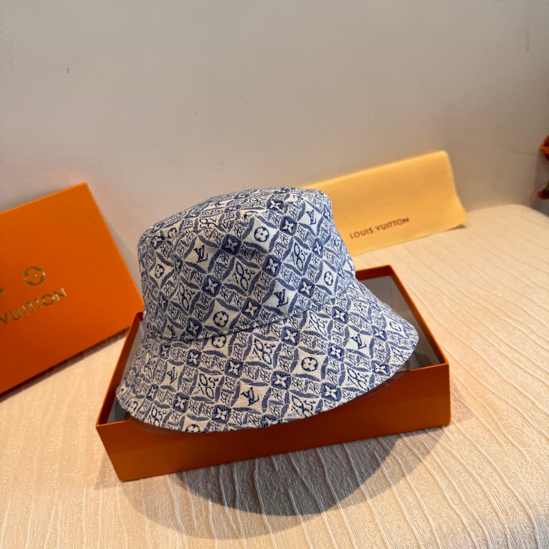 C29817 Wrapped in a packaging bag, Lv classic original fisherman hat. Top-quality version. Customized by 1:1. Made from original denim weave fabric plus pure cotton lining, very light and breathable! Exceptional quality. Basic head circumference: 57. Styl — image 1