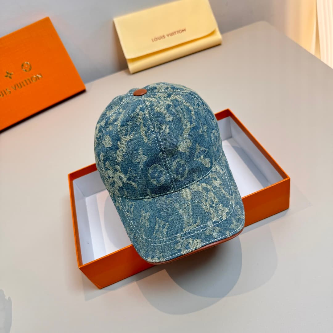 C29812 Bag with a box, new LV Louis Vuitton baseball cap, LV denim weave fabric. Custom-made by 1:1. Original canvas material + top-grade cowhide, lightweight and breathable! The quality is excellent. Basic head circumference: 56, adjustable clip.