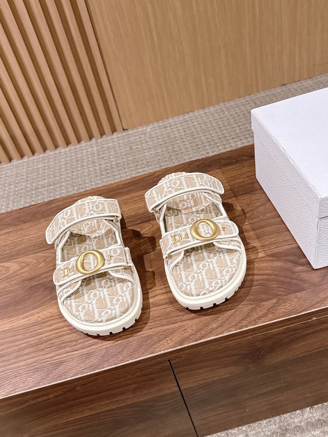 D5940 Top-tier version: Christian Dior summer slippers with patches – cool sandals — image 1