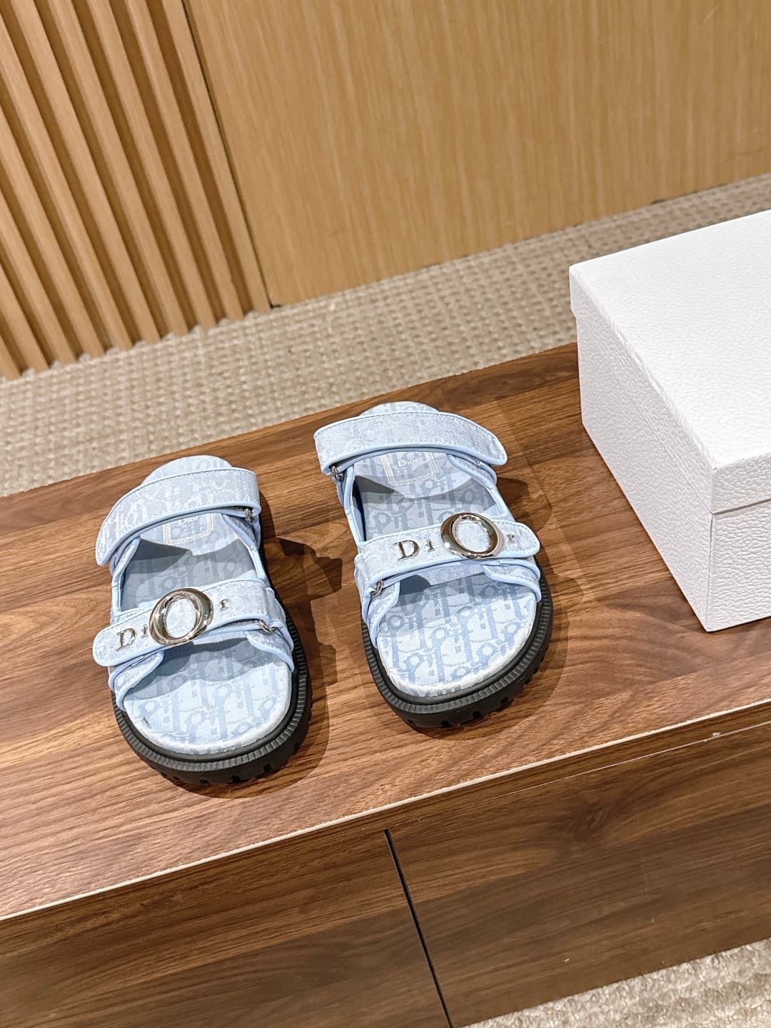D5937 Top-tier version: Christian Dior summer slippers with patches – cool sandals — image 1
