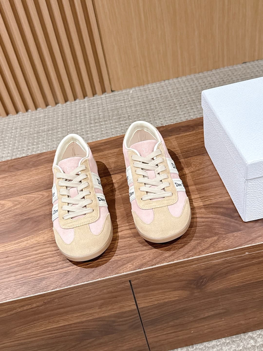 D5944 Top-tier version: Christian Dior spring collection of flat-toe shoes — image 1