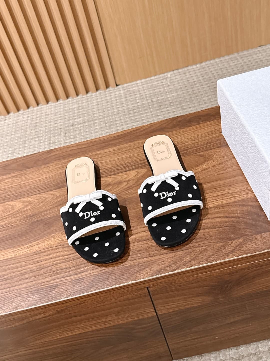 D5796 CHRISTIAN DIOR Early Autumn new design polka dot bowed sandals — image 1