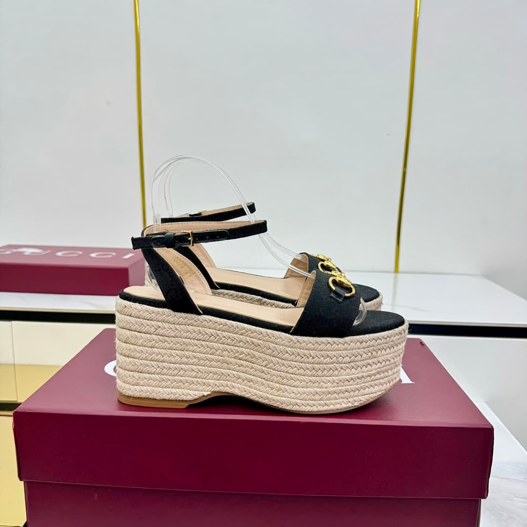 D6970 🌞 💰 Latest popular women’s buckle-style flat sandals with mid-height soles, waterproof, and cool — image 1
