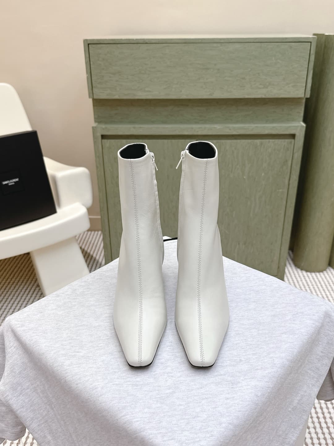 D12075 Exclusive purchase level | D092🦁 Elegant and stylish Saint Laurent new model pointed high heels, both long and short. Who doesn’t need a pair of new boots for early autumn? In the romantic autumn season, wearing a pair of boots or shoes is absolute — image 1