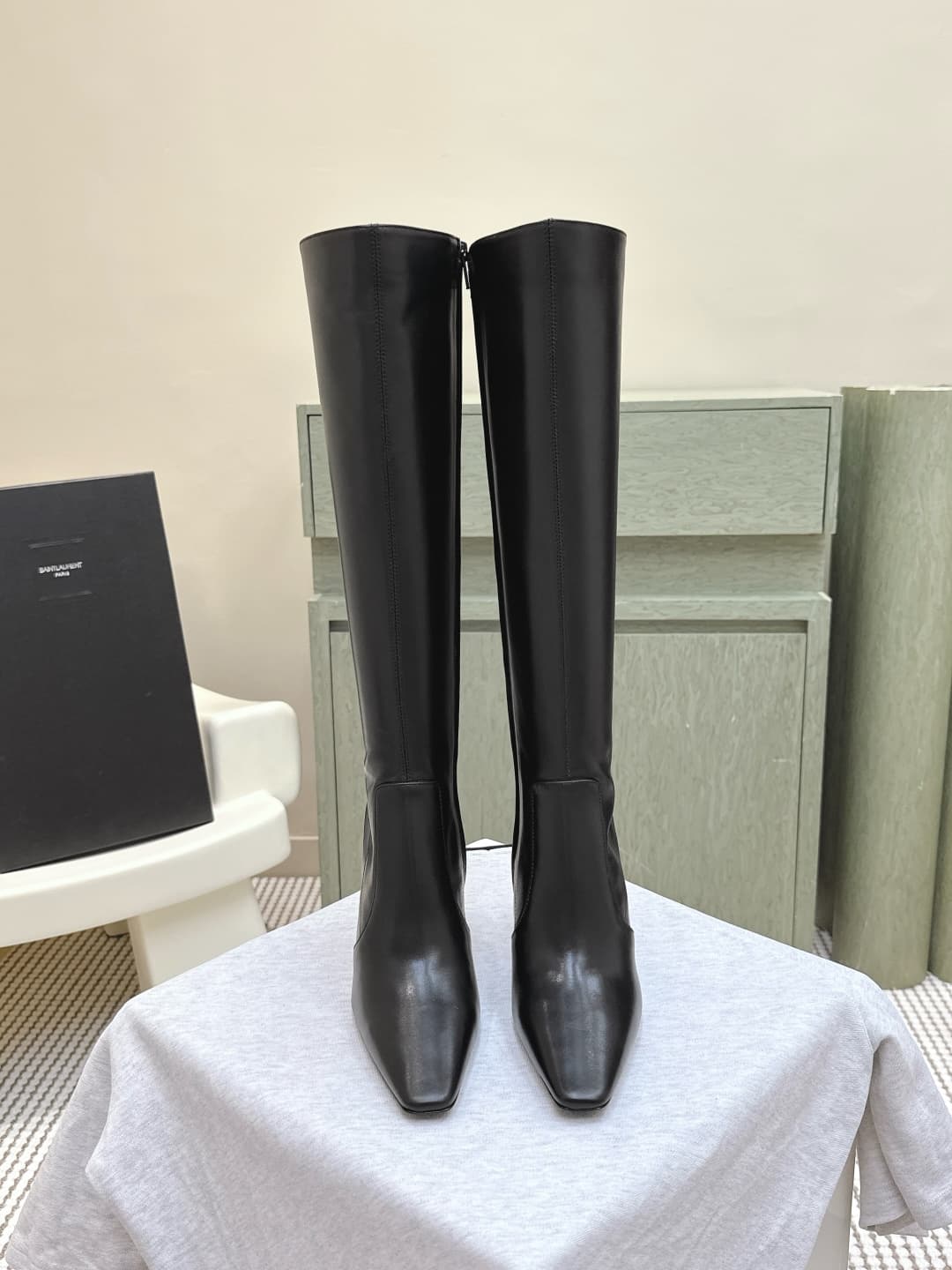 D12071 Buyer’s level | D093🦁 Elegant and stylish Saint Laurent new models with square toe, high heels of various lengths. Who doesn’t need a pair of new boots in early autumn? In the romantic autumn season, wearing a pair of boots or sneakers is absolutel — image 1