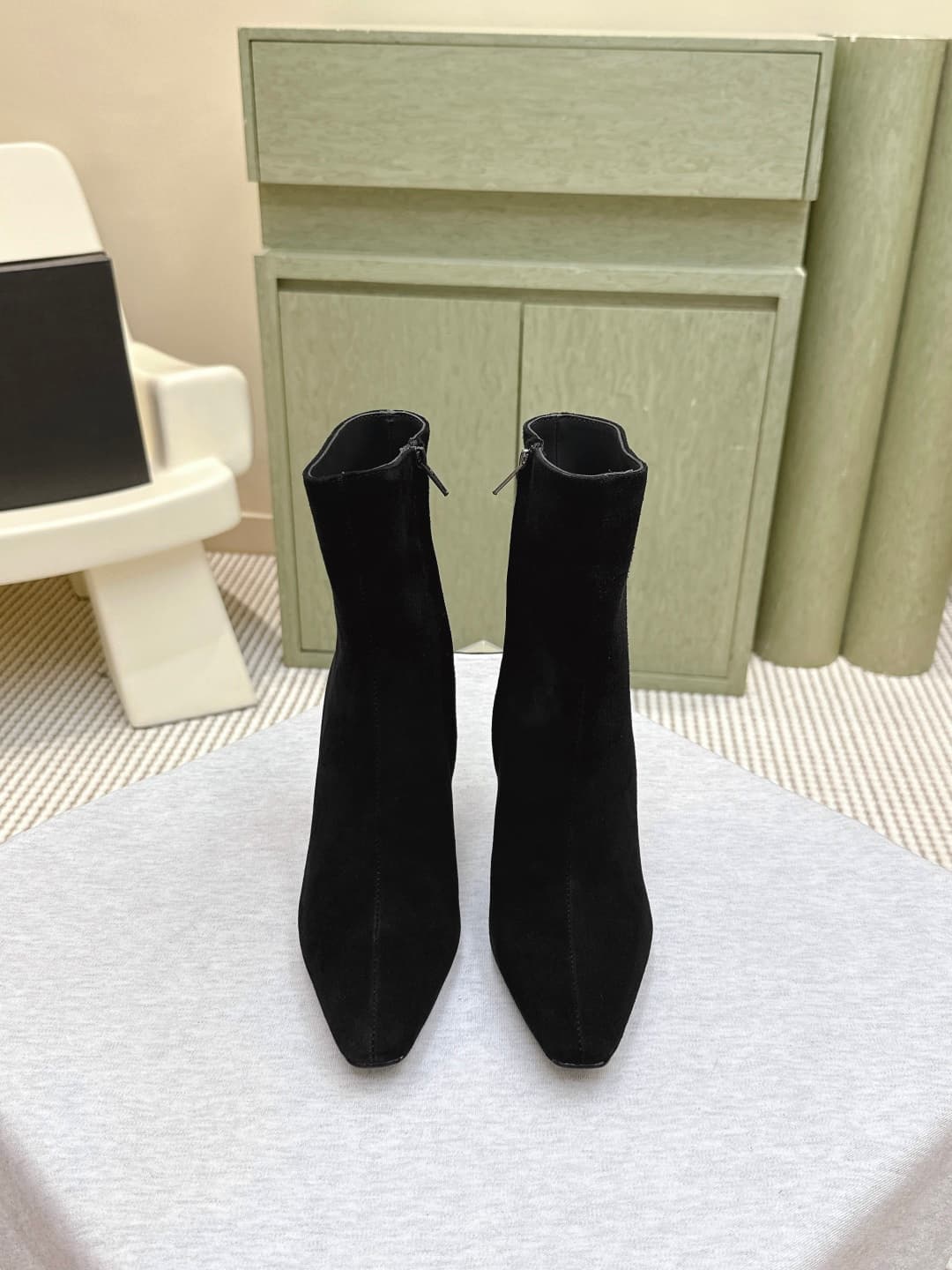 D12069 Custom shopping level | D425🦁 Elegant design, Saint Laurent’s new square-toe high heels in various lengths. Who doesn’t need a pair of new boots for early autumn? In the romantic autumn season, wearing a pair of high or short boots is absolutely st — image 1