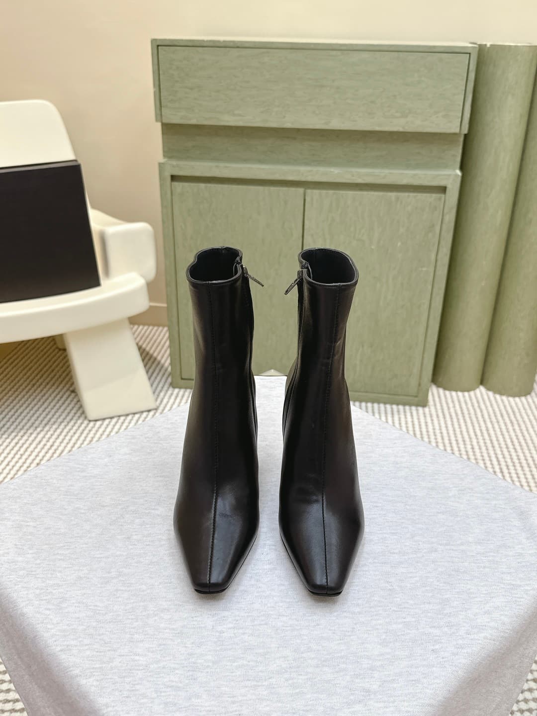 D12067 Expedited Purchase Level | D425🦁 Elegant Design, Saint Laurent’s new square-toe high heels in various lengths. Who doesn’t need a pair of new boots for early autumn? In the romantic autumn season, wearing a pair of boots or shoes with long or short — image 1