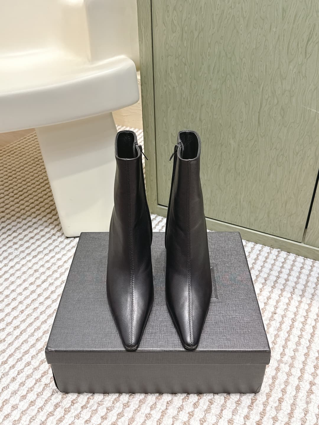 D12083 Buyer-level — image 1