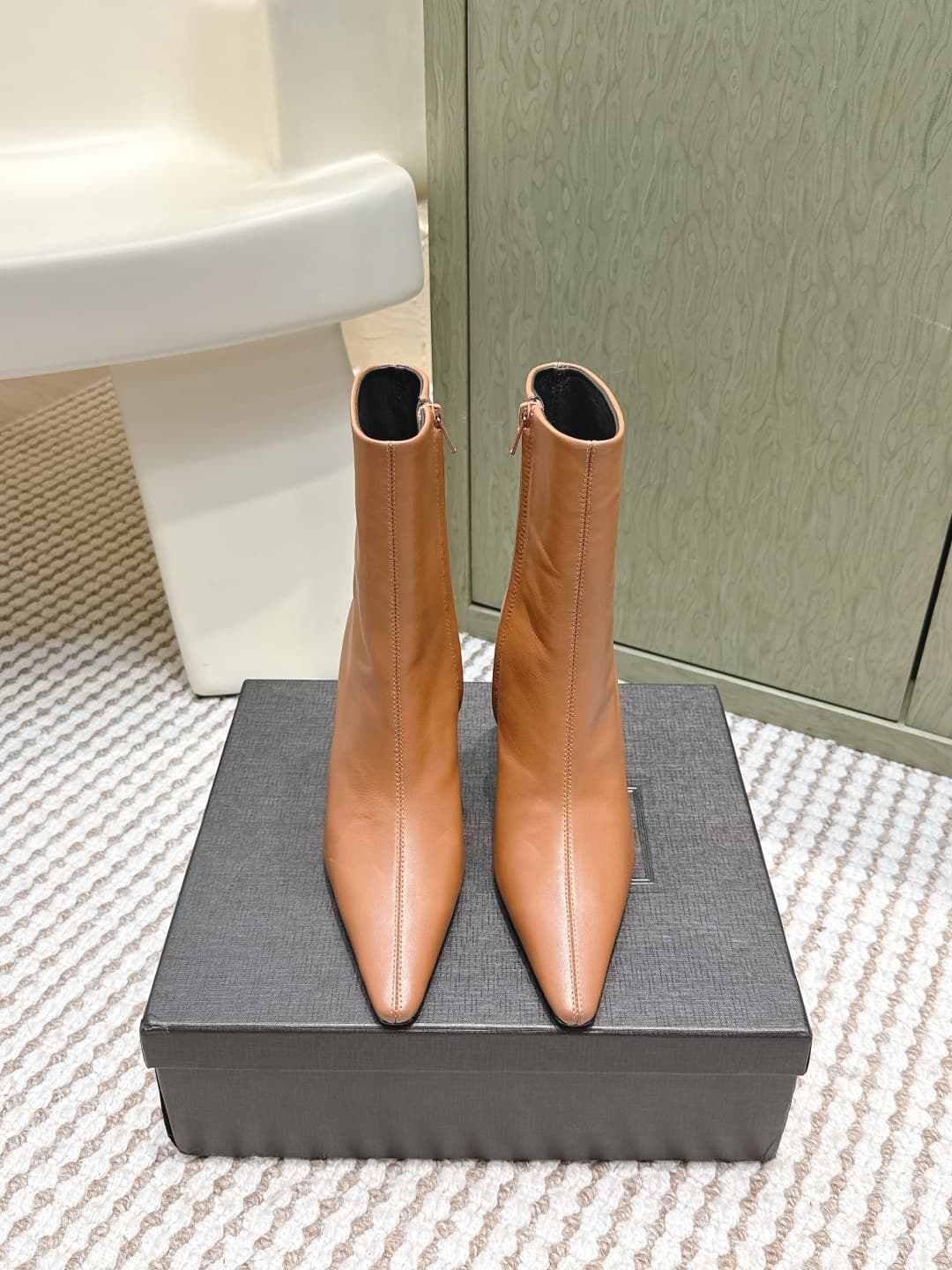 D12082 Buyer-level — image 1