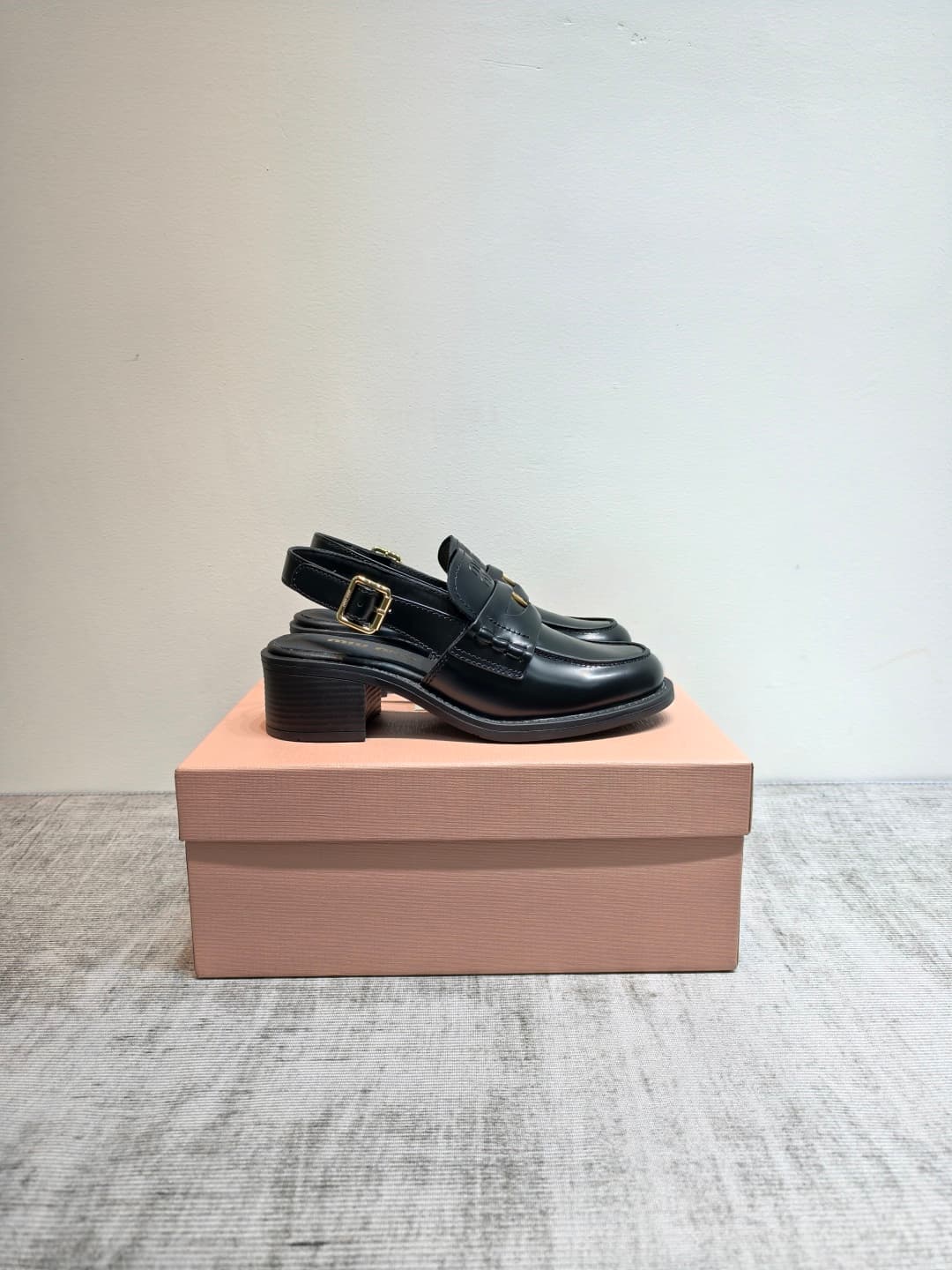 D10647 MIUMIU 2026 New Vintage/Retro Loafers – Upper: The main part is made of high-quality calf skin/leather; some models feature aged waxed leather for a vintage look. There are also different versions with glossy polished leather, wine-red colored leat — image 1