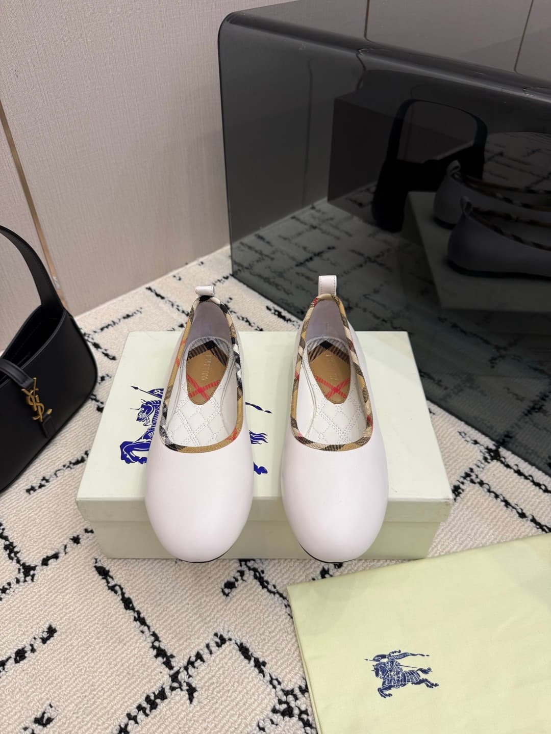 D3157 Burberry / Burberry 26WF New Product — image 1