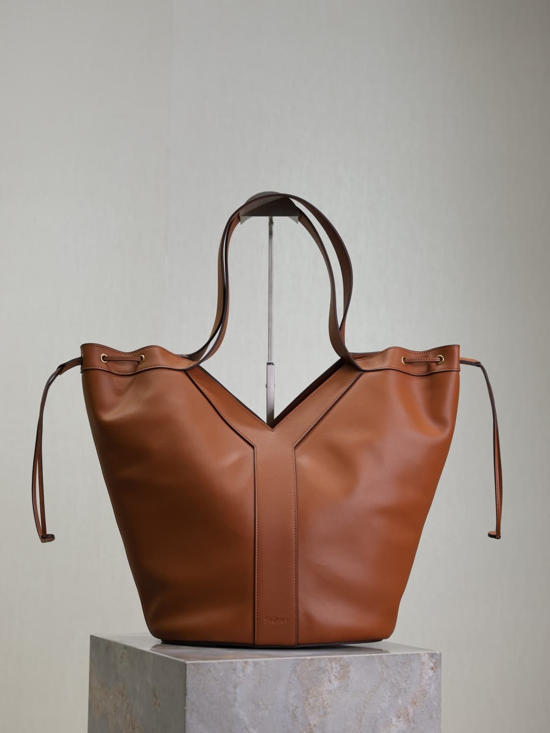 C8525 Y Large Leather HOBO Handbag — image 1