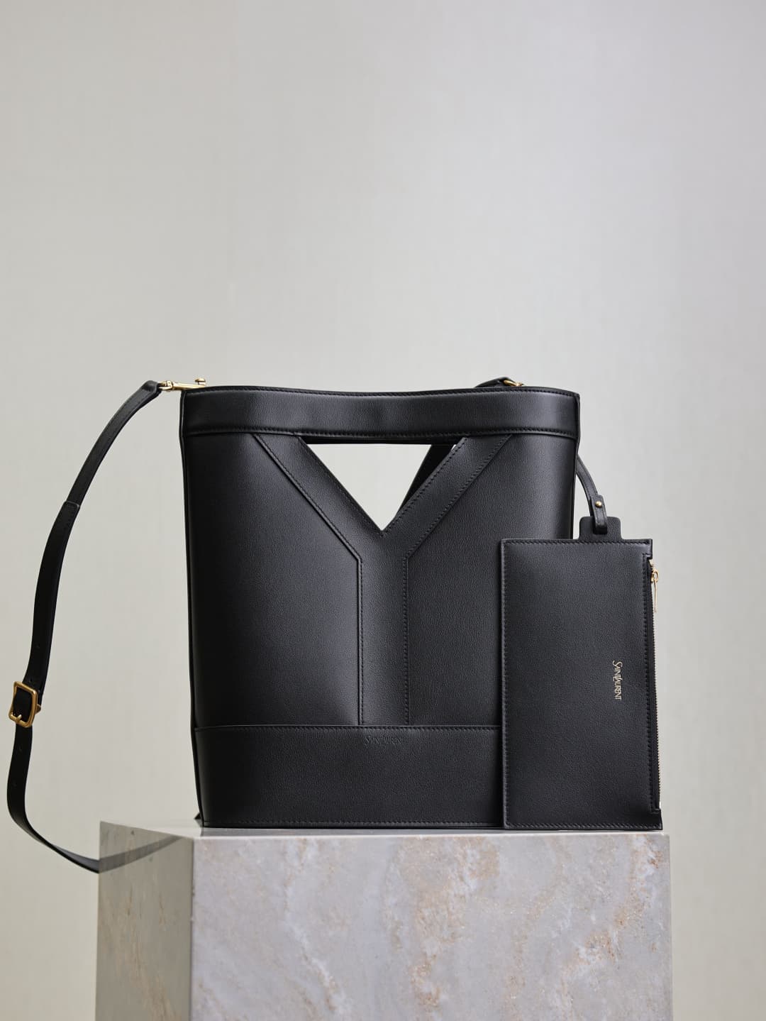 C8524 Black· — image 1