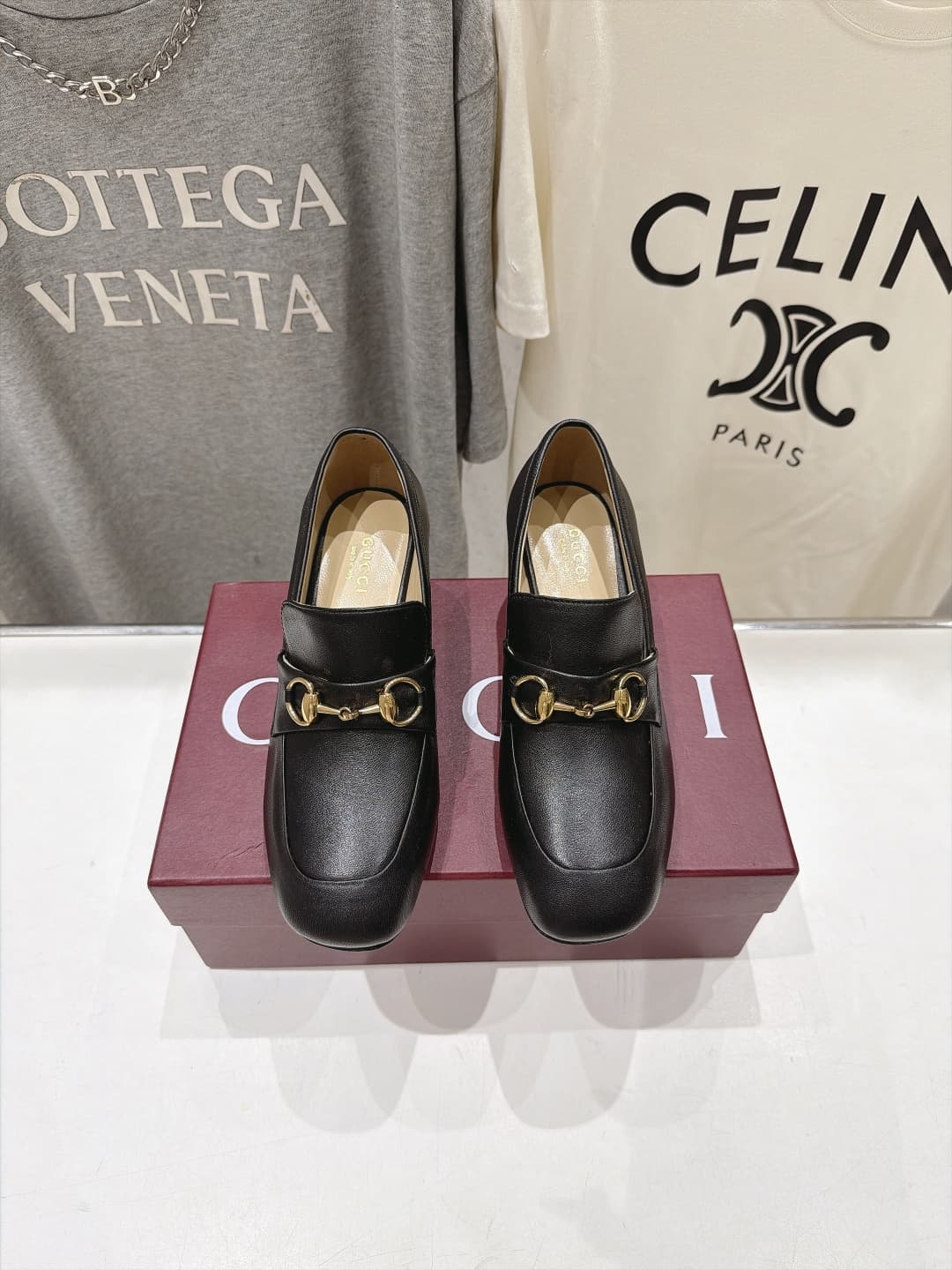 D6935 High-version products are produced on the factory floor — image 1
