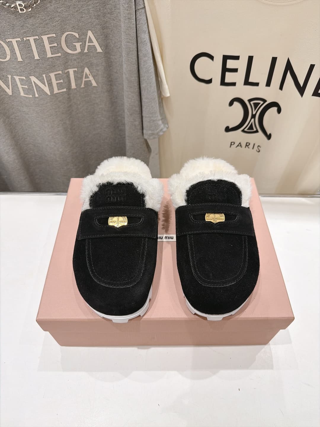 D10543 High-version products are manufactured. — image 1