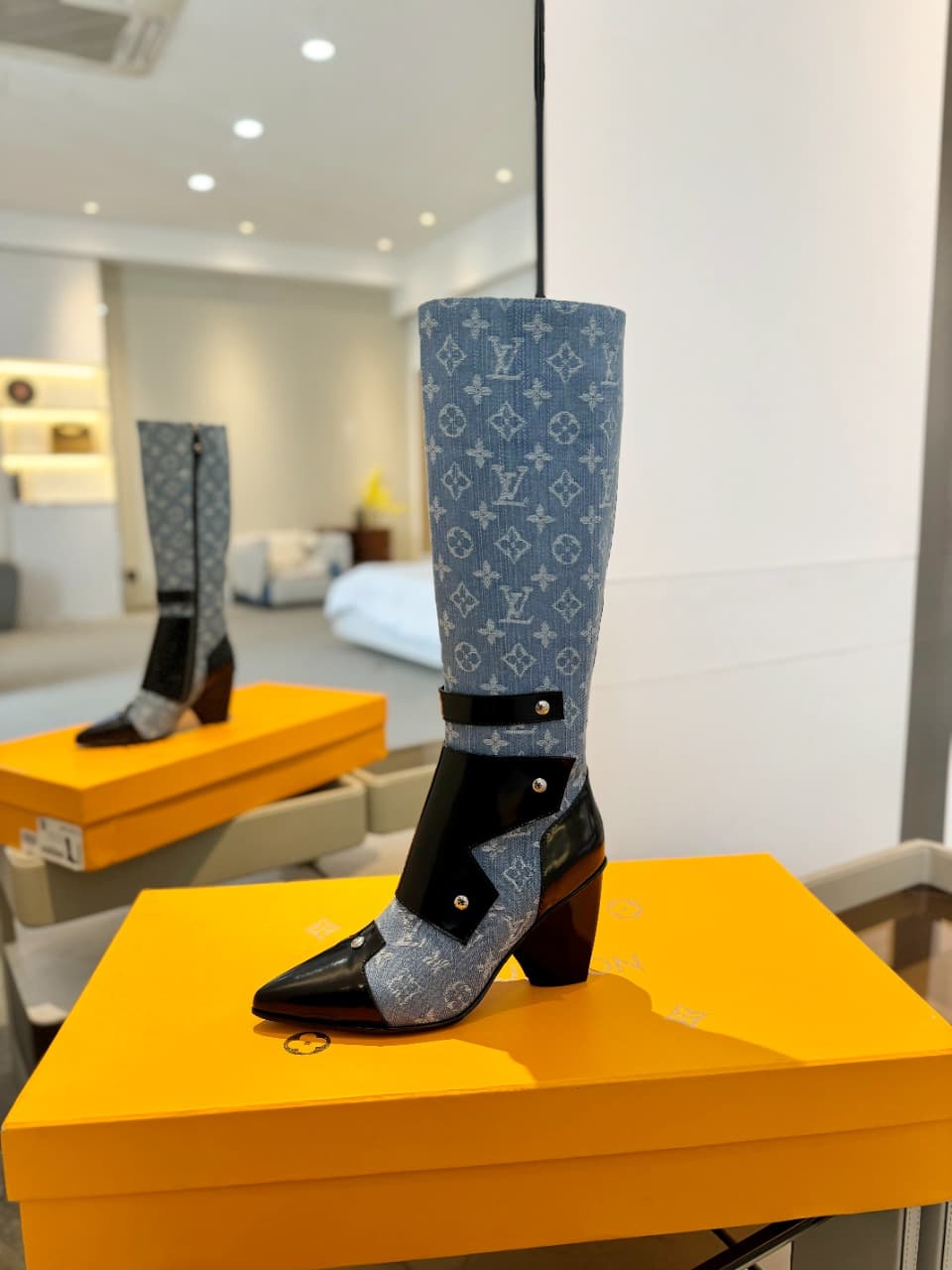 D9055 2026 Latest: L✔️ The latest shoes for the autumn and winter collection at the store. The official website series is updated simultaneously. Perfect fit + LV-style buckles design – full of femininity and elegance. Original mold fit, ultimate 1: 1 si — image 1