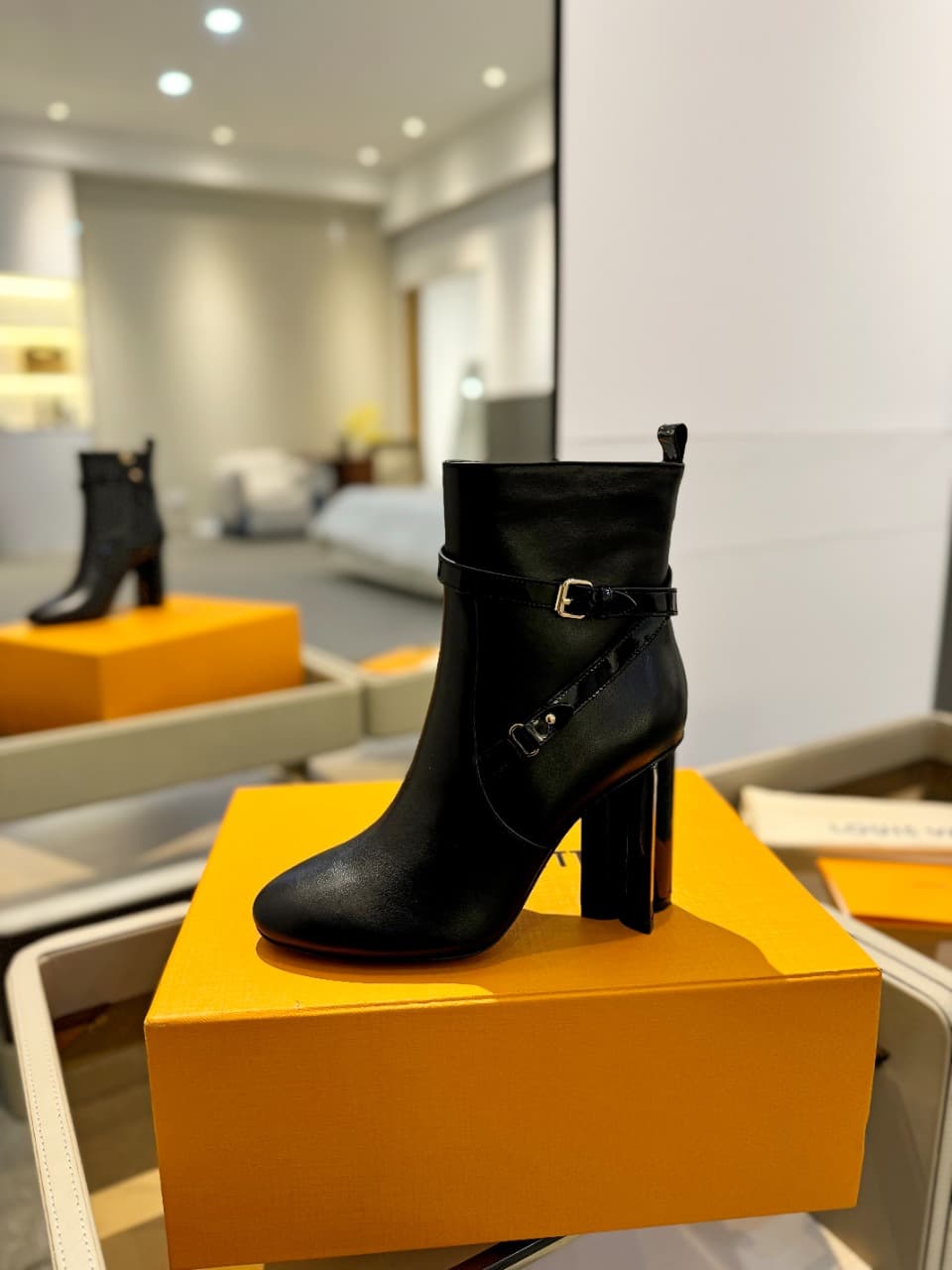D8999 2026 – Latest collection/series. The latest autumn/winter online store collection features 6 short boots. These boots are updated in real time, have a perfect fit, feature LV-style button closures with glossy edges, intricate craftsmanship, a plum b — image 1