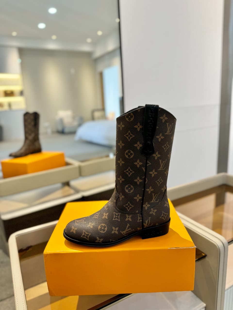 D8993 2026 – Latest collection/series. The latest autumn/winter online store collection features formal boots. All items are updated simultaneously; perfect fit, LV-style ribbed edges, intricate craftsmanship, and a design that exudes elegance. Original m — image 1