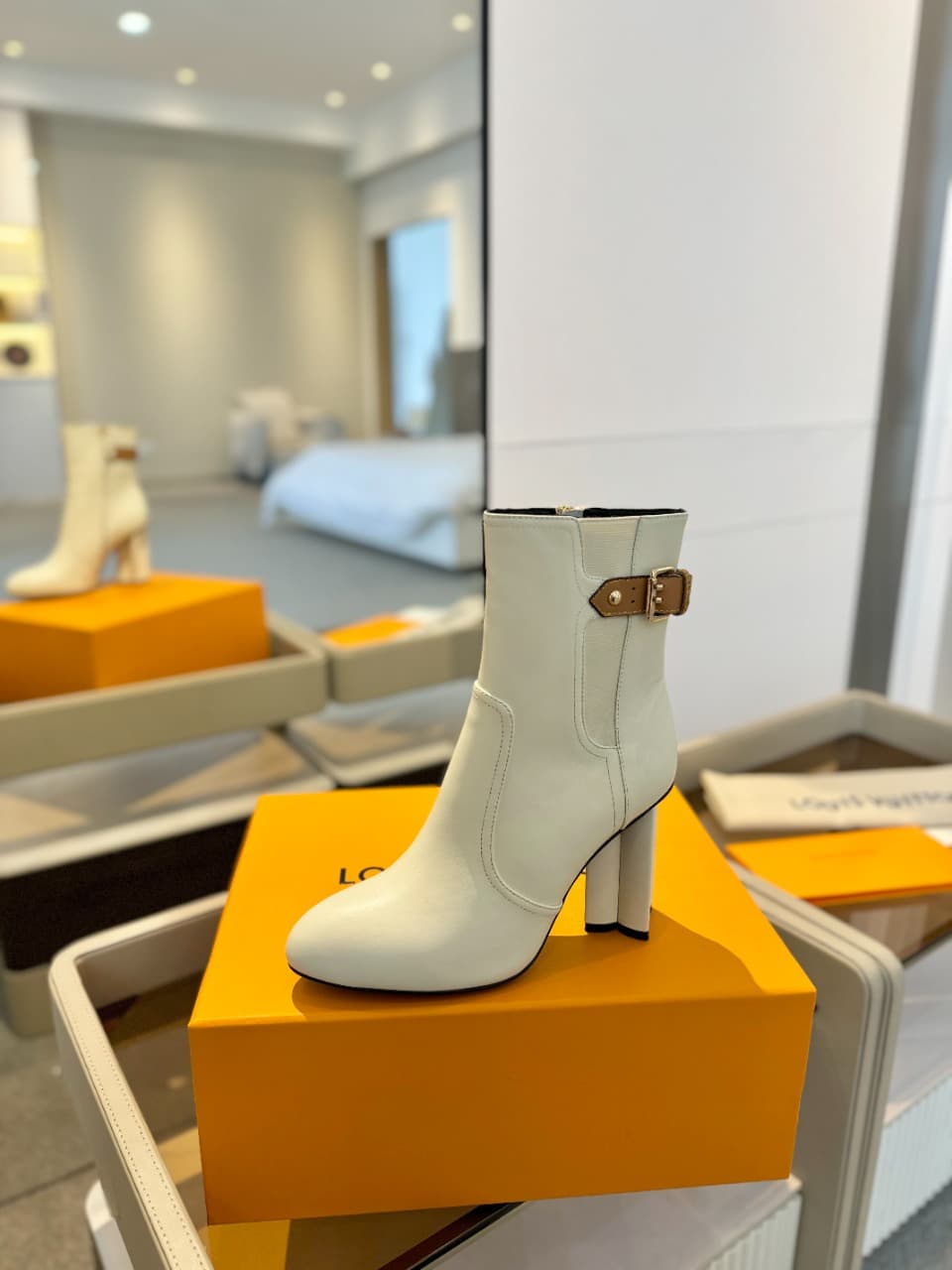 D8988 2026 – Latest collection/series. L✔️ The latest autumn/winter online store collection features short boots of 6 size. These boots are updated in real time, have a perfect fit, include LV-style buttons and edging, feature intricate craftsmanship, a p — image 1