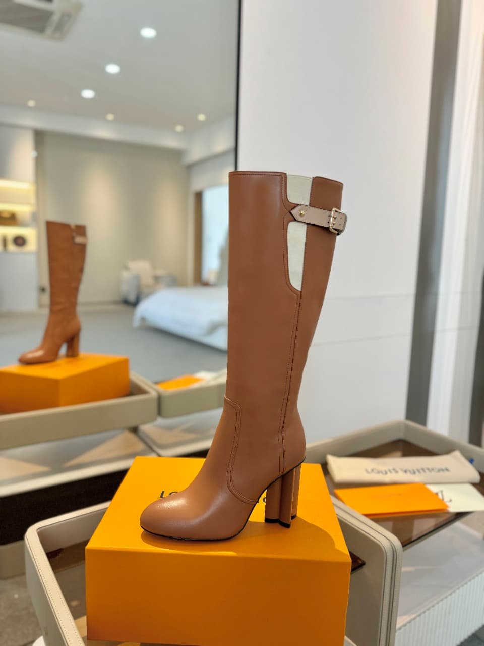 D9057 2026 Latest L✔️ The latest autumn/winter collection from the brand’s official website features high-end boots. They are updated in real time, have a perfect fit, feature LV-style buckles and edging, and are made with intricate craftsmanship. The — image 1